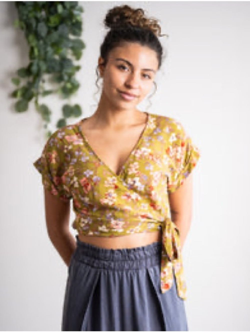 Sozy - Esme Crop Top - Floral Tie-Front Crop Top in Rust Floral
